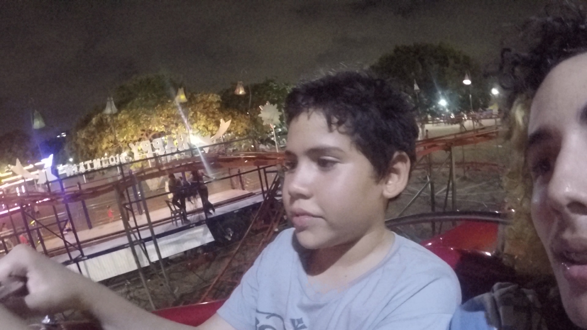 http://videos.introcdc.com/Canal/Vlogs/CPPP/Universal Park 2019/GOPR5615.00_49_05_37.Quadro083.png